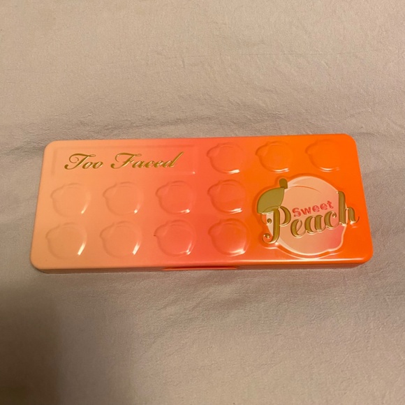 Too Faced Sweet Peach Palette - Picture 4 of 7